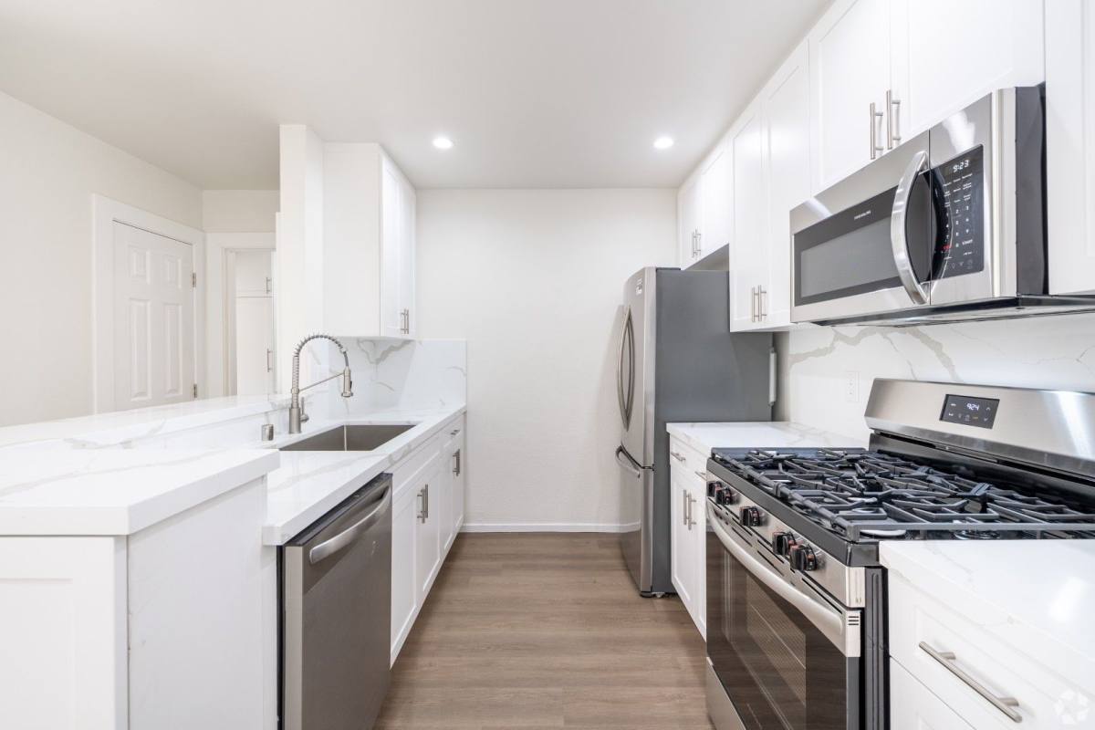 Apartment for rent at 693 McCloud Ave, Thousand Oaks, CA 91360