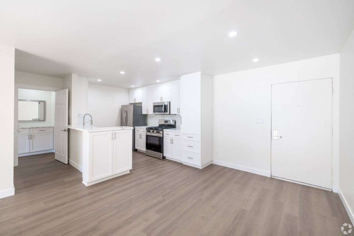 Apartment for rent at 693 McCloud Ave, Thousand Oaks, CA 91360