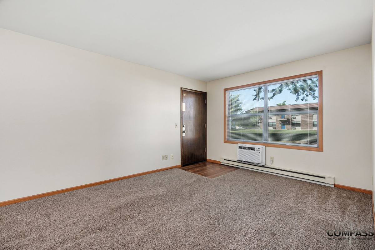 Apartment for rent at 946 W Macarthur Ave, Eau Claire, WI 54701