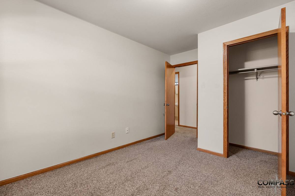 Apartment for rent at 946 W Macarthur Ave, Eau Claire, WI 54701