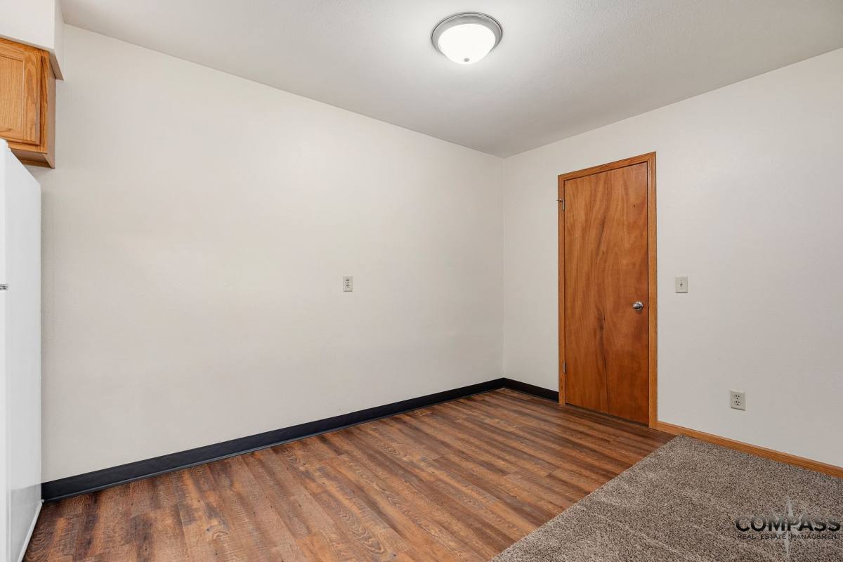 Apartment for rent at 946 W Macarthur Ave, Eau Claire, WI 54701
