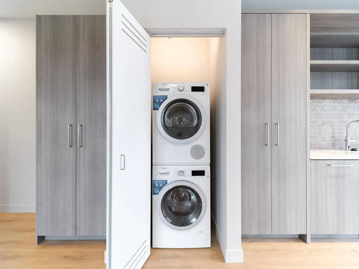 Apartment for rent at 868 N Wells St, Chicago, IL 60610