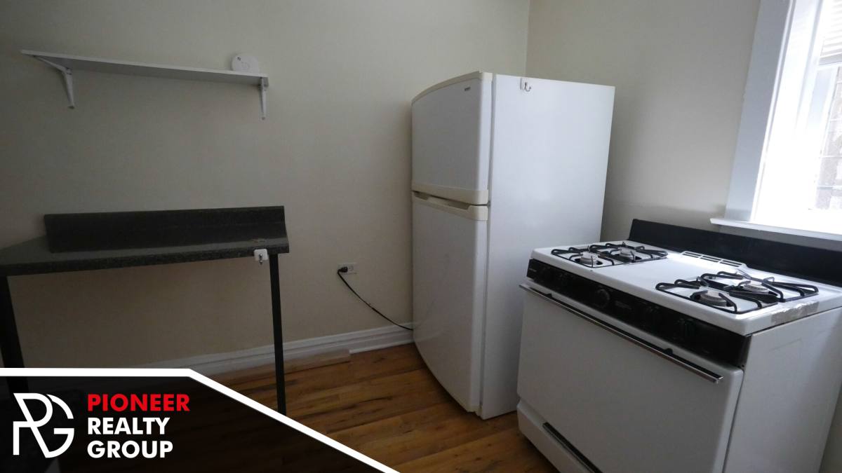 Apartment for rent at 550 W Aldine, Chicago, IL 60657
