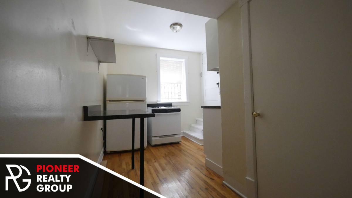 Apartment for rent at 550 W Aldine, Chicago, IL 60657