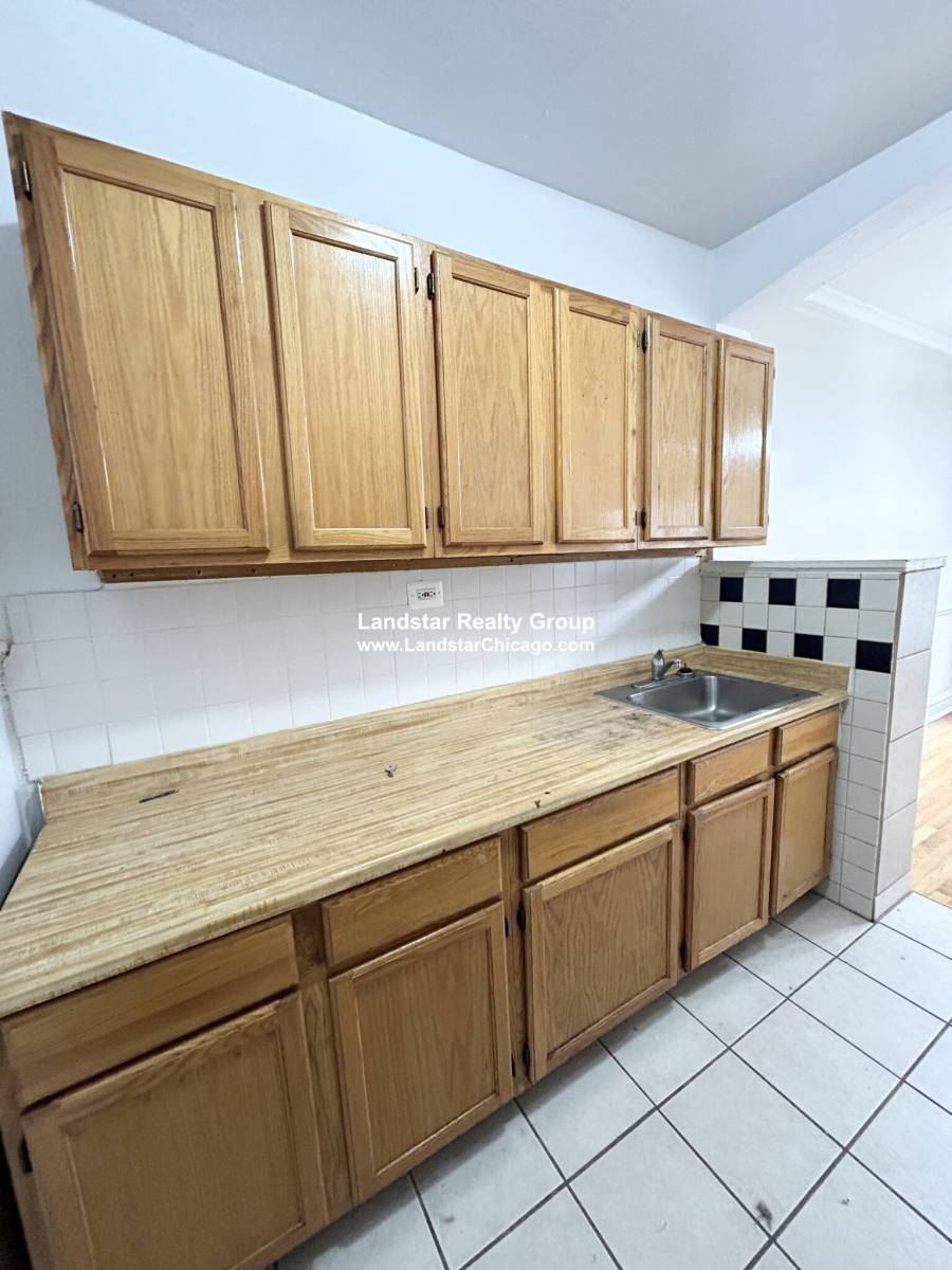 Apartment for rent at 4931 N Whipple, Chicago, IL 60625