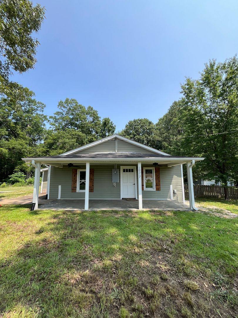House for rent at 10317 Nc 42 Highway, Holly Springs, NC 27540