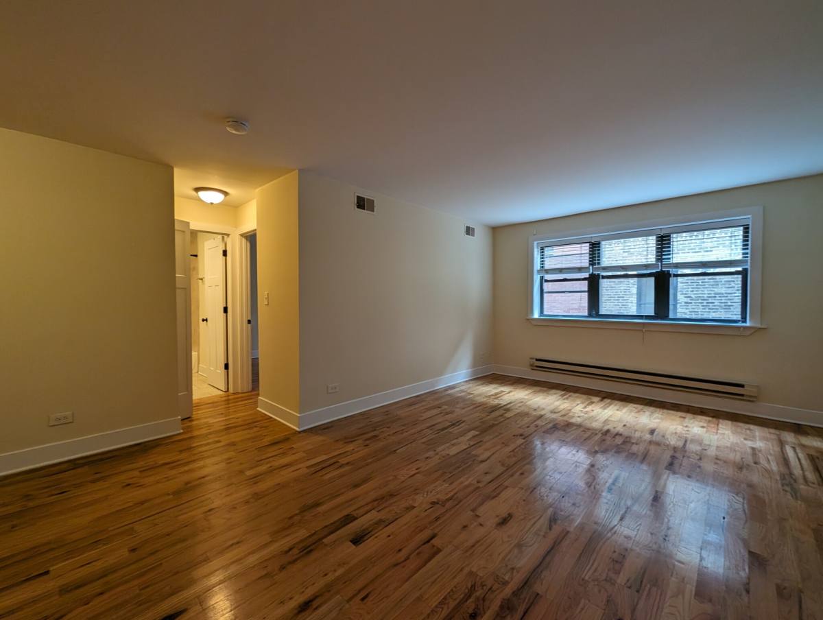 Apartment for rent at 555 W Arlington #205, Chicago, IL 60614