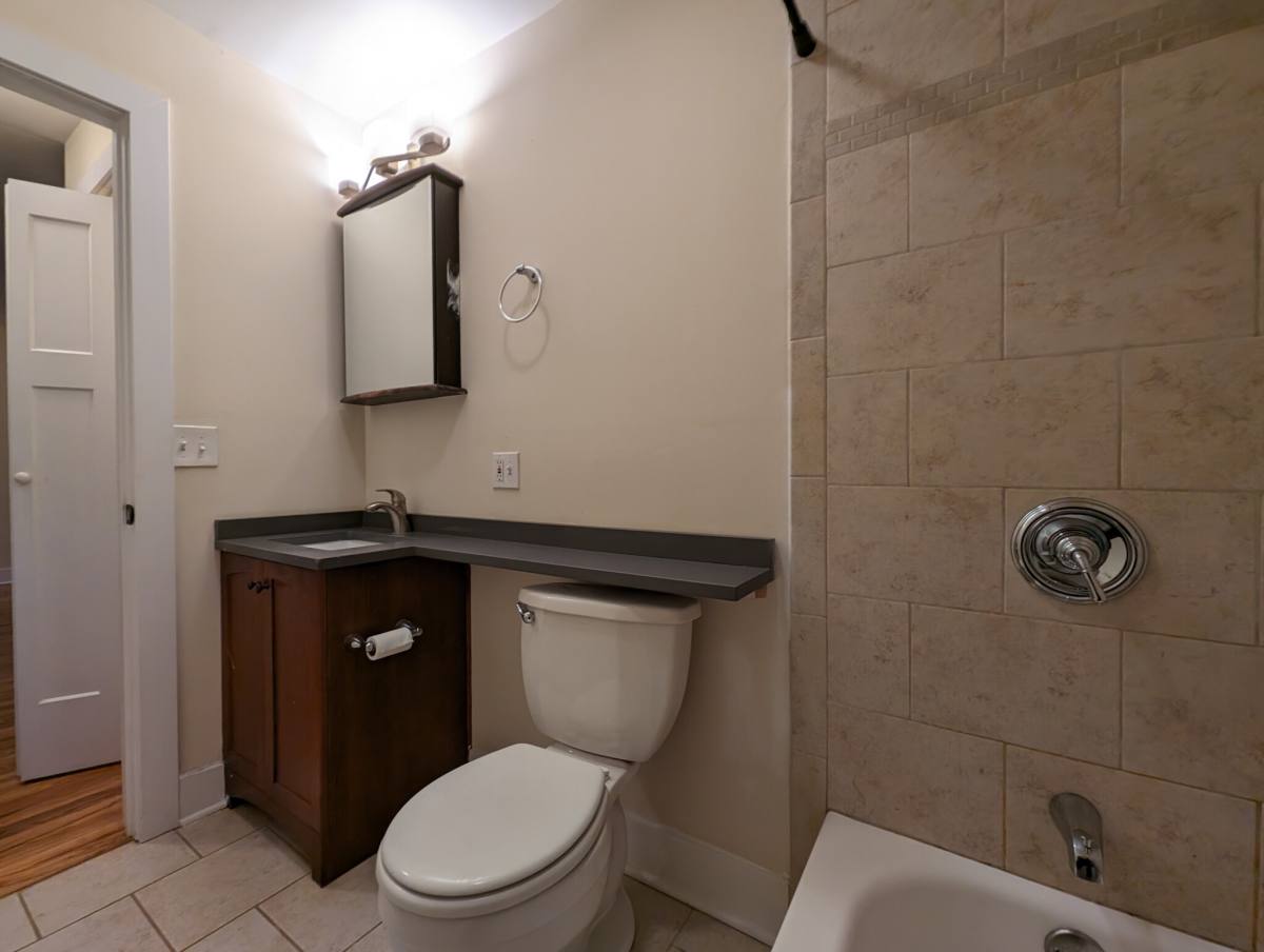 Apartment for rent at 555 W Arlington #205, Chicago, IL 60614