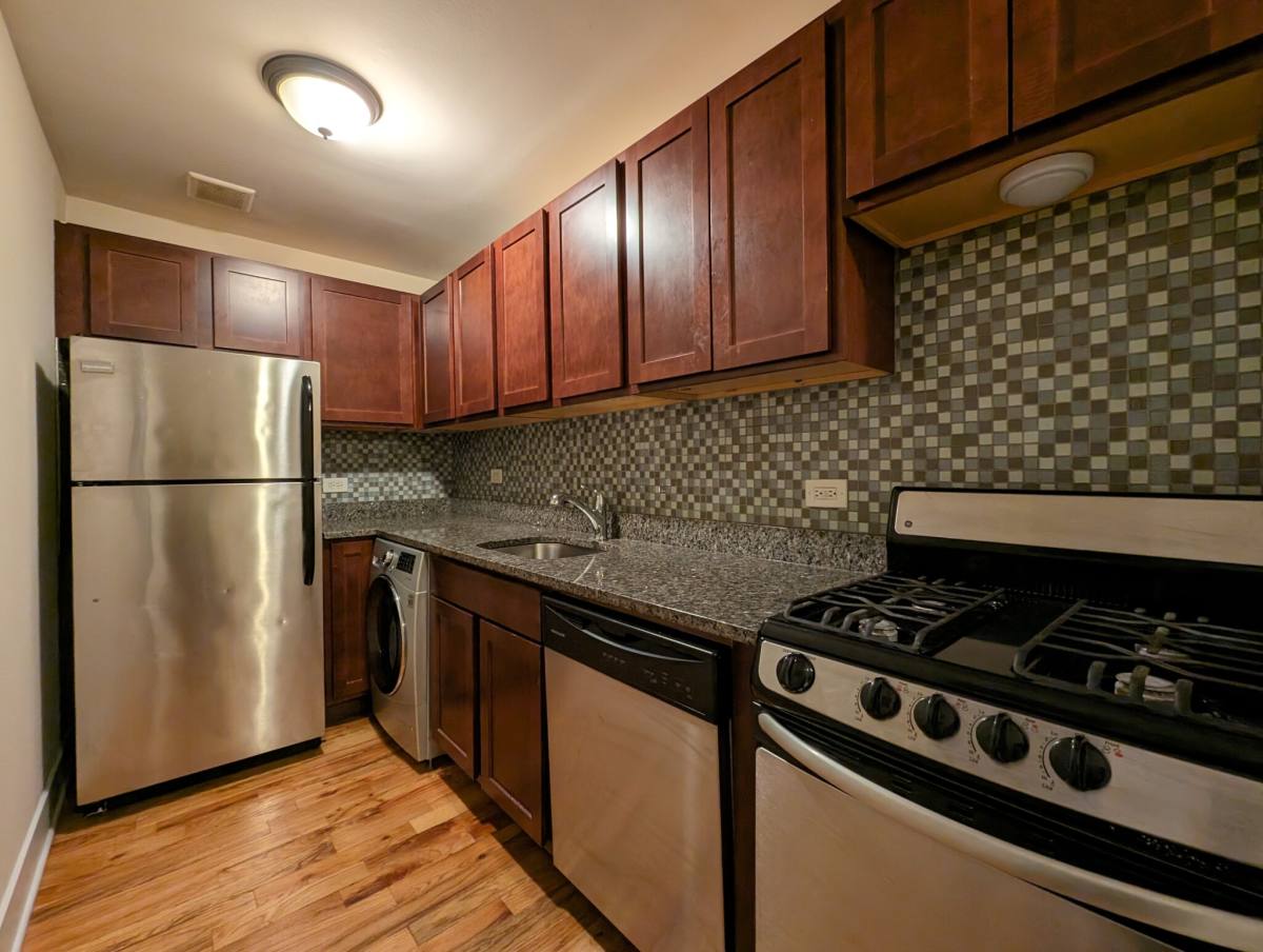 Apartment for rent at 555 W Arlington #205, Chicago, IL 60614