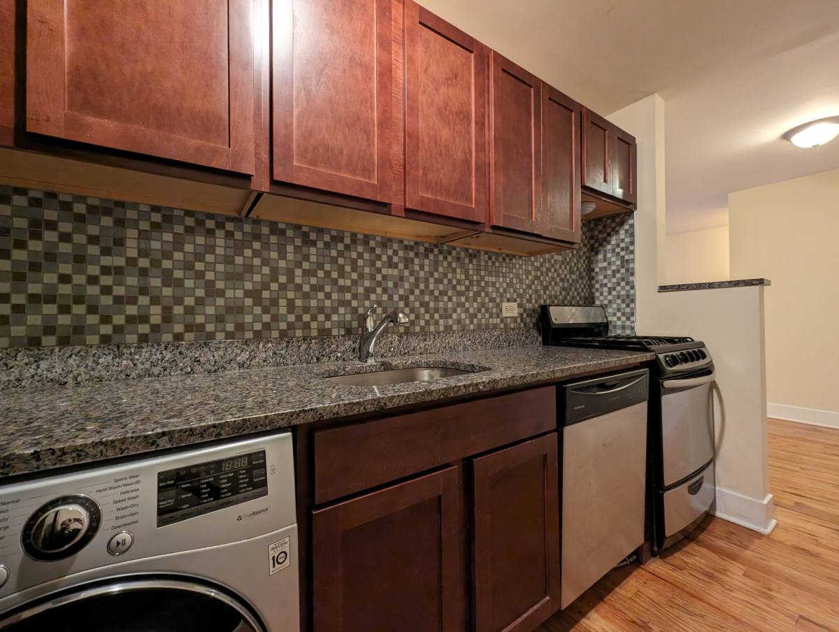Apartment for rent at 555 W Arlington #205, Chicago, IL 60614