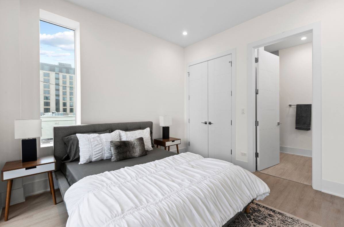 Apartment for rent at 159 W N Ave, Chicago, IL 60610