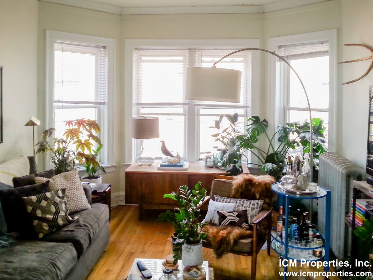 Apartment for rent at 3912 N Pine Grove Ave #3E, Chicago, IL 60613