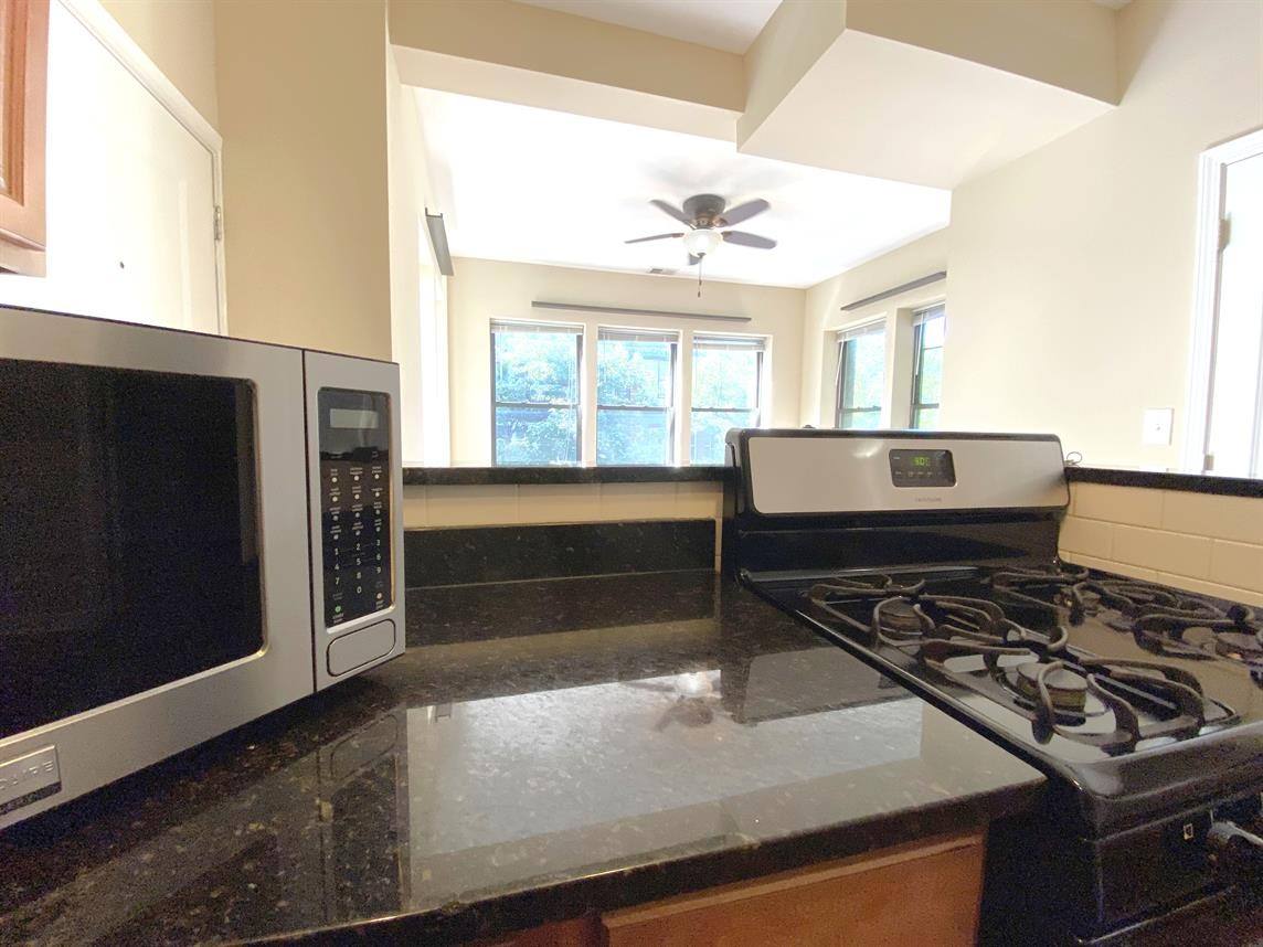 Apartment for rent at 920 W Cullom Ave #3F, Chicago, IL 60613