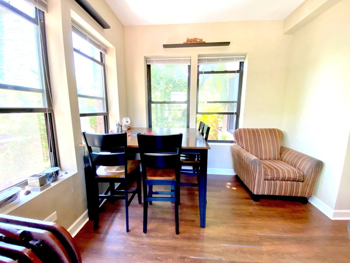 Apartment for rent at 920 W Cullom Ave #3F, Chicago, IL 60613