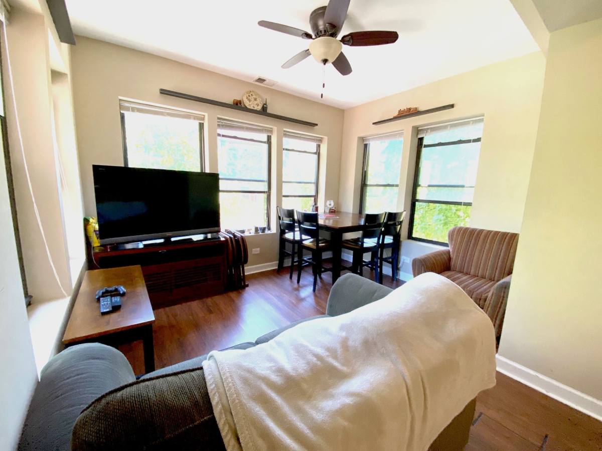 Apartment for rent at 920 W Cullom Ave #3F, Chicago, IL 60613