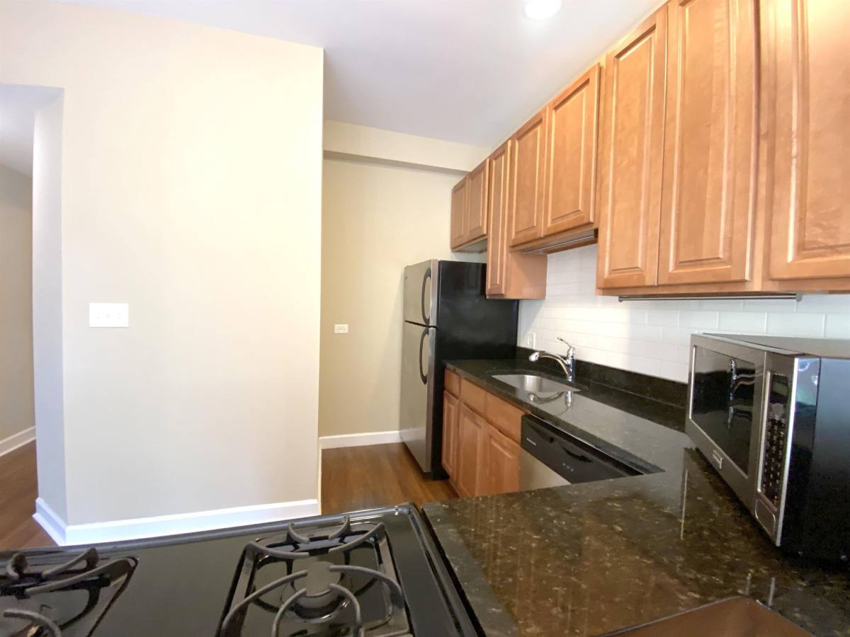 Apartment for rent at 920 W Cullom Ave #3F, Chicago, IL 60613