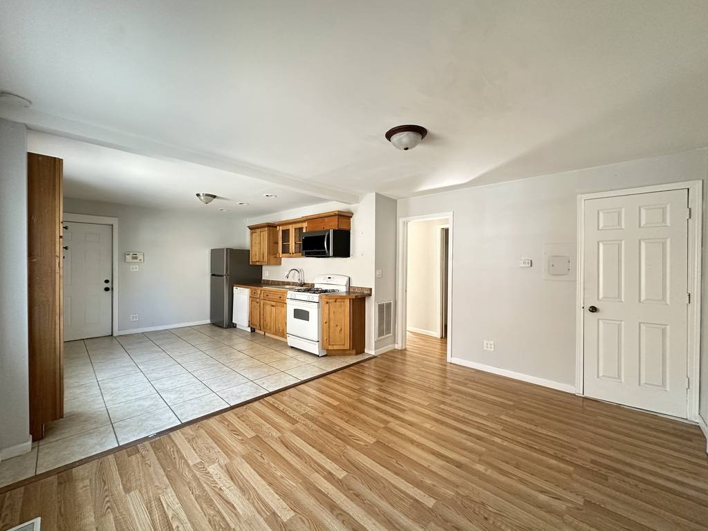 Apartment for rent at 2456 Clybourn #RA8, Chicago, IL 60614