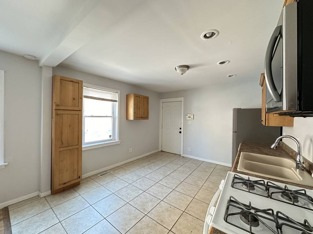 Apartment for rent at 2456 Clybourn #RA8, Chicago, IL 60614