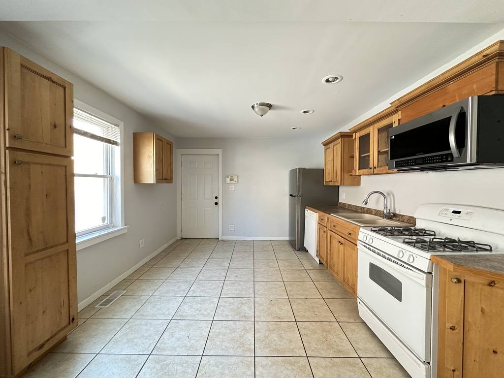 Apartment for rent at 2456 Clybourn #RA8, Chicago, IL 60614