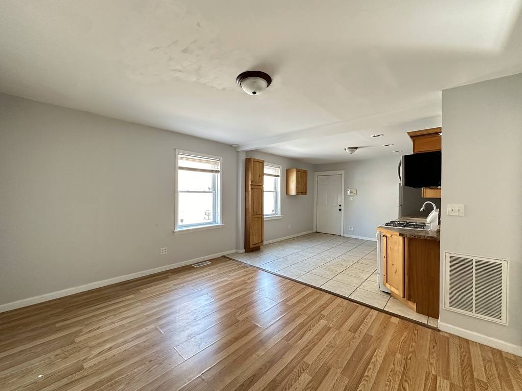 Apartment for rent at 2456 Clybourn #RA8, Chicago, IL 60614