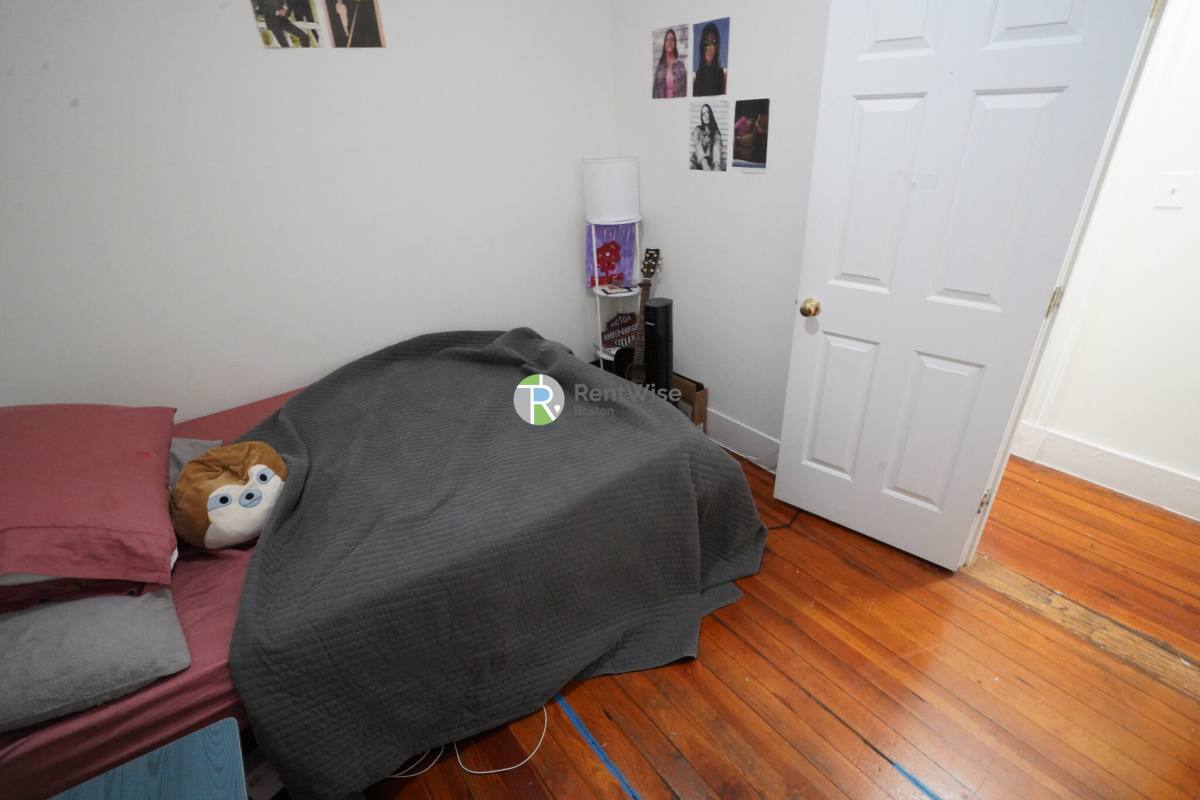 Apartment for rent at 81 Brighton Ave #2, Allston, MA 02134