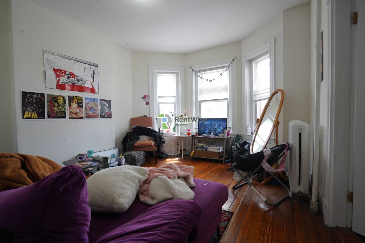 Apartment for rent at 81 Brighton Ave #2, Allston, MA 02134
