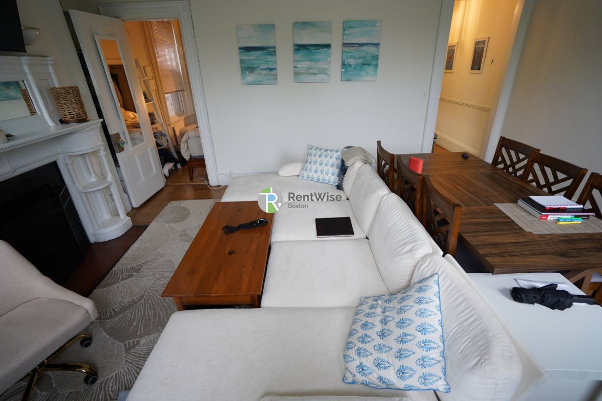 Apartment for rent at 172 Commonwealth Ave #6, Boston, MA 02116
