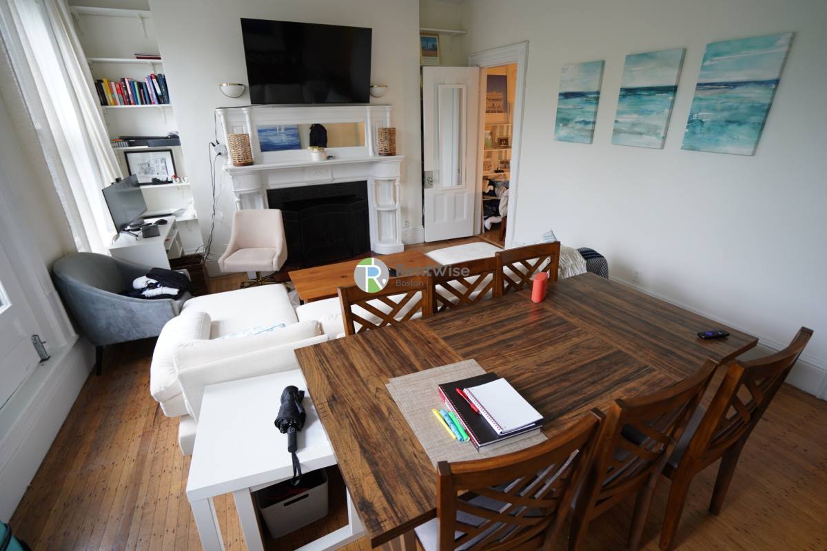 Apartment for rent at 172 Commonwealth Ave #6, Boston, MA 02116