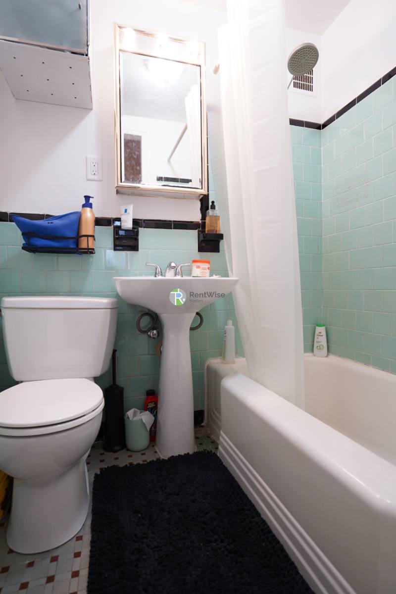 Apartment for rent at 172 Commonwealth Ave #6, Boston, MA 02116