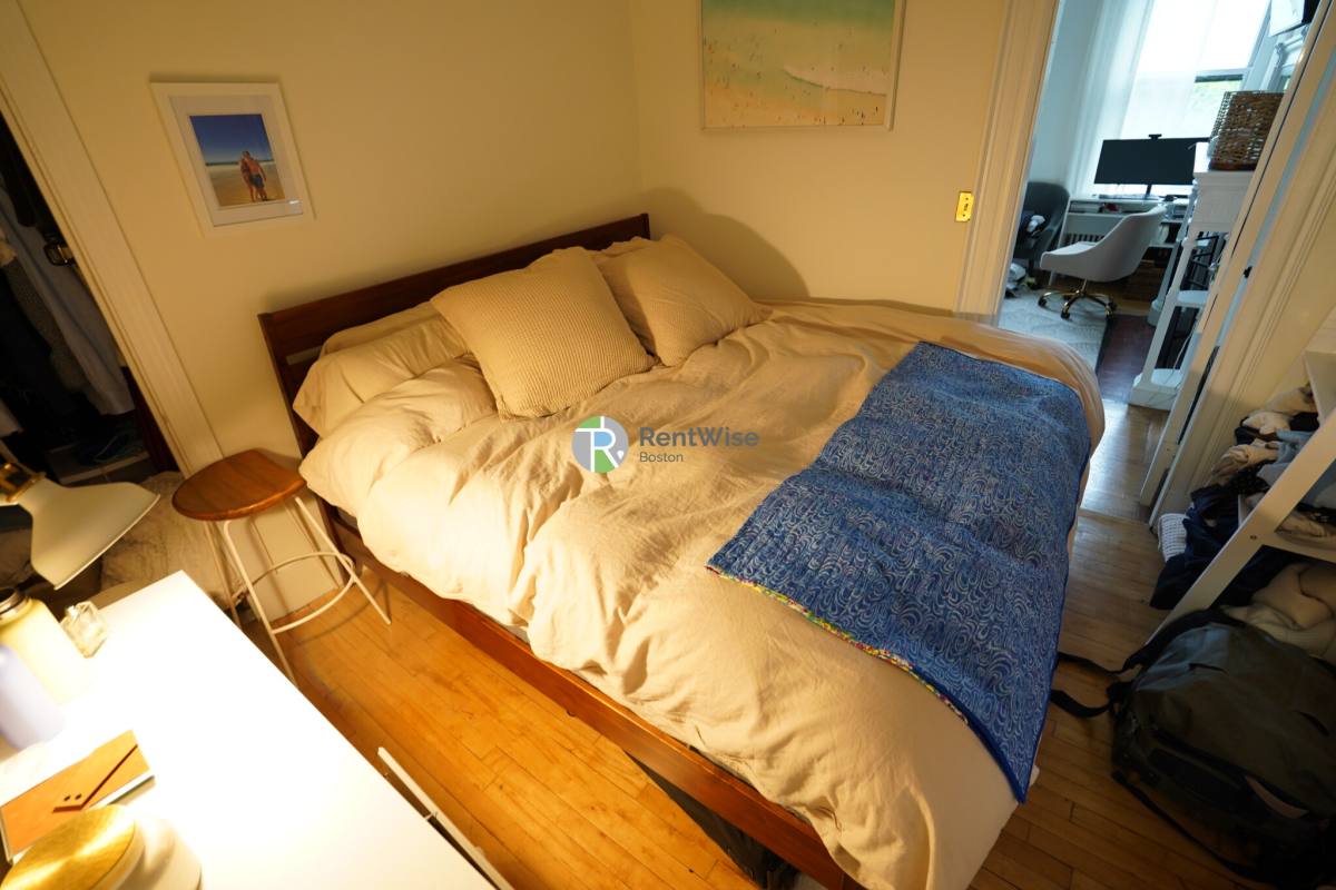 Apartment for rent at 172 Commonwealth Ave #6, Boston, MA 02116