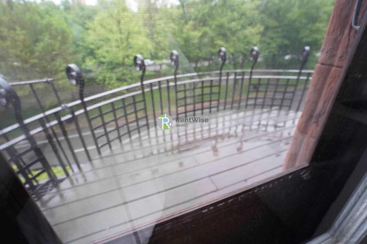 Apartment for rent at 172 Commonwealth Ave #6, Boston, MA 02116