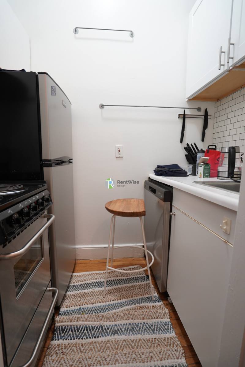 Apartment for rent at 172 Commonwealth Ave #6, Boston, MA 02116