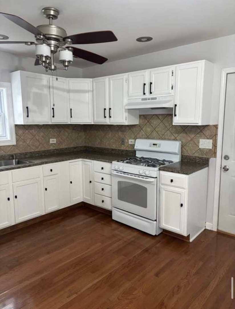 Apartment for rent at 3748 S Wallace St #2, Chicago, IL 60609