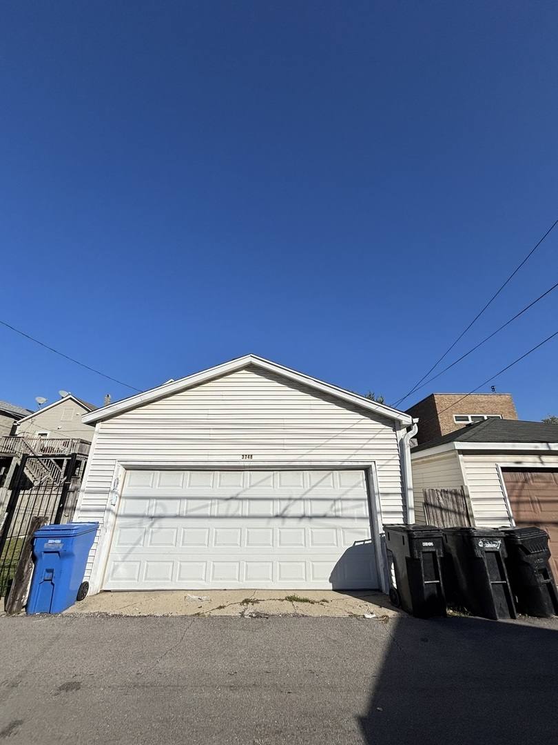 Apartment for rent at 3748 S Wallace St #2, Chicago, IL 60609