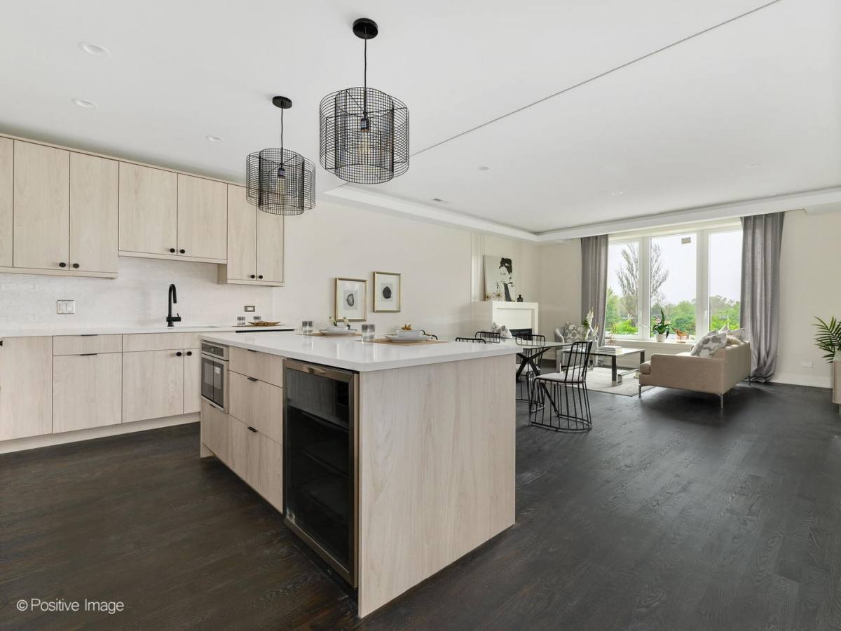 Townhouse for rent at 6911 N Western Ave #1N, Chicago, IL 60645