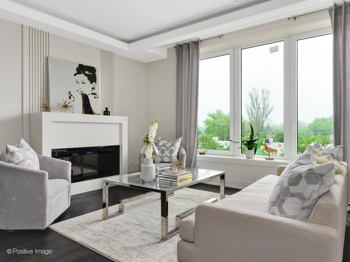 Townhouse for rent at 6911 N Western Ave #1N, Chicago, IL 60645