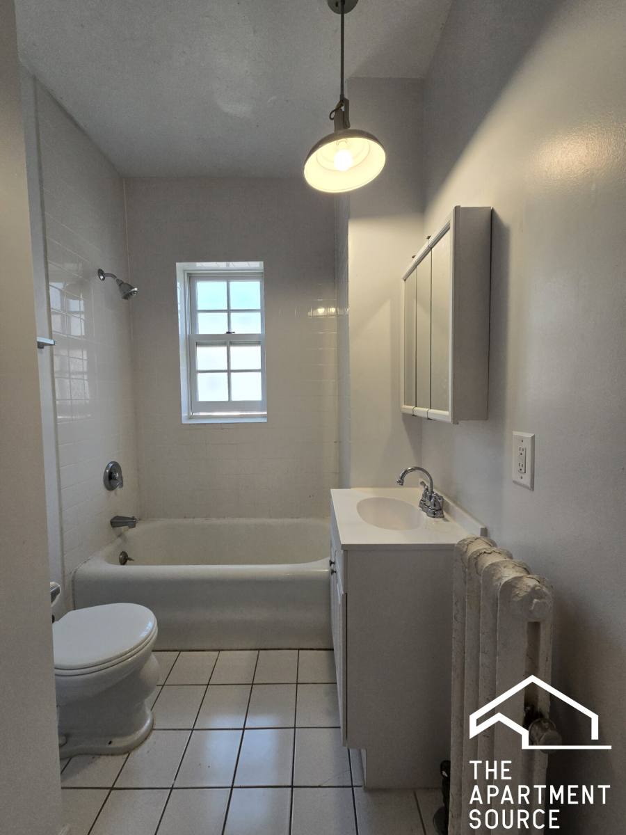Apartment for rent at 1107 Lake St #3S, Evanston, IL 60201