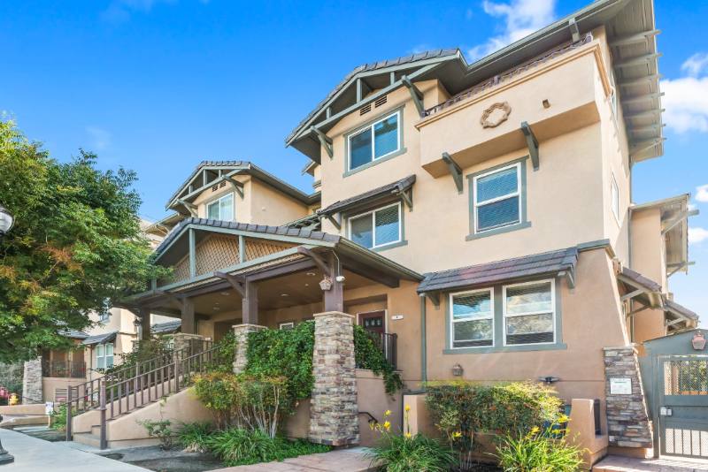 Townhouse for rent at 108 Balbach St, San Jose, CA 95110