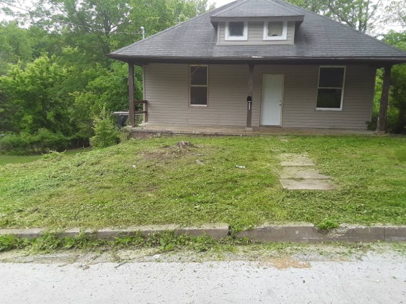 House for rent at 1122 Madeline St, Jefferson City, MO 65101