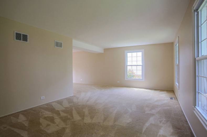 House for rent at 1114 Durham Dr, Wheaton, IL 60189