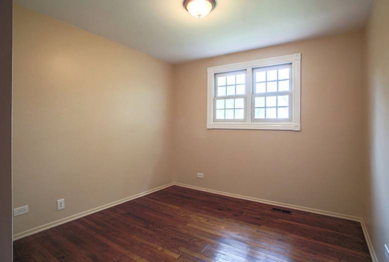 House for rent at 1114 Durham Dr, Wheaton, IL 60189
