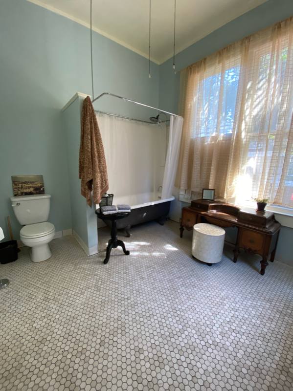 Apartment for rent at 203 W 35th St, Savannah, GA 31401