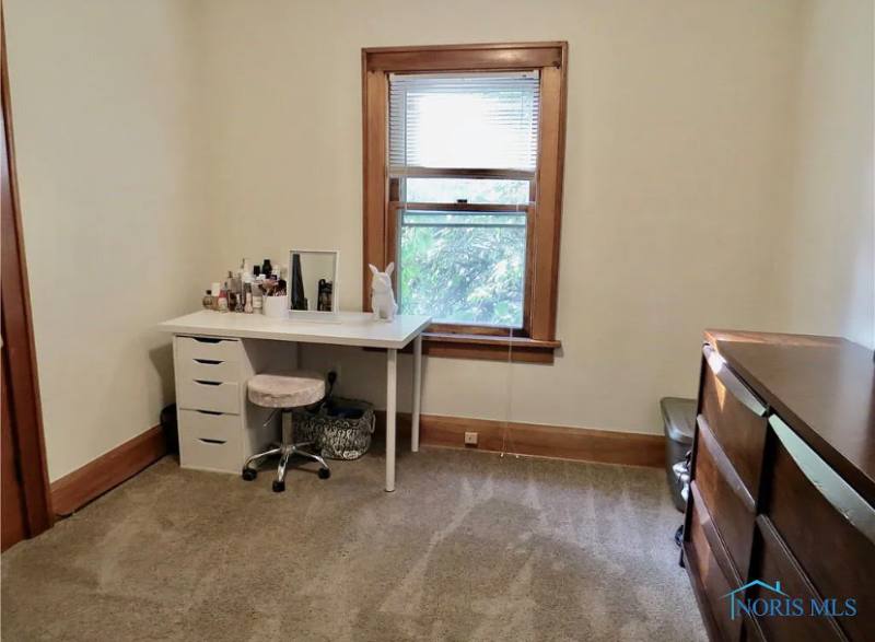 House for rent at 2339 Castlewood Dr, Toledo, OH 43613
