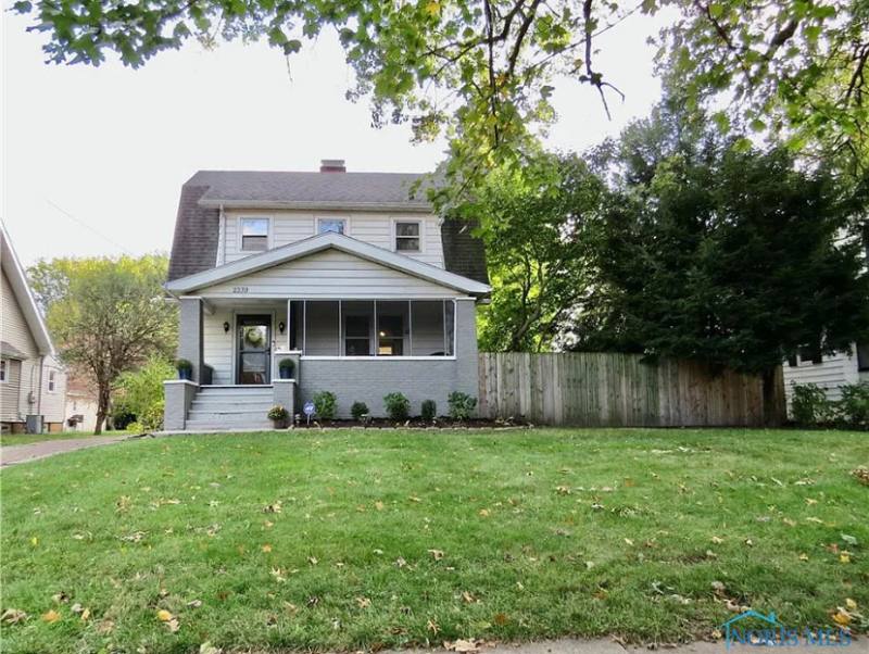 House for rent at 2339 Castlewood Dr, Toledo, OH 43613