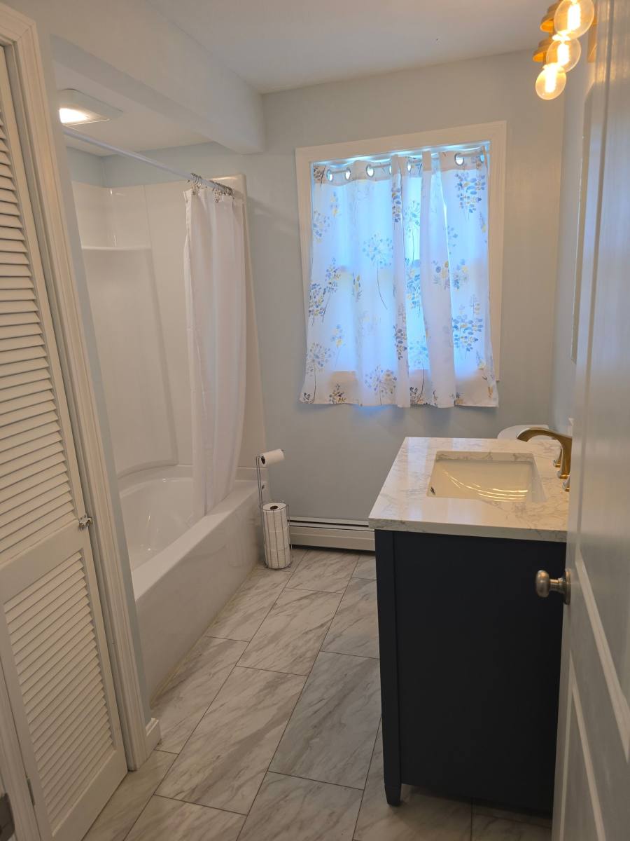 House for rent at 15 Holly Dr, Nashua, NH 03064