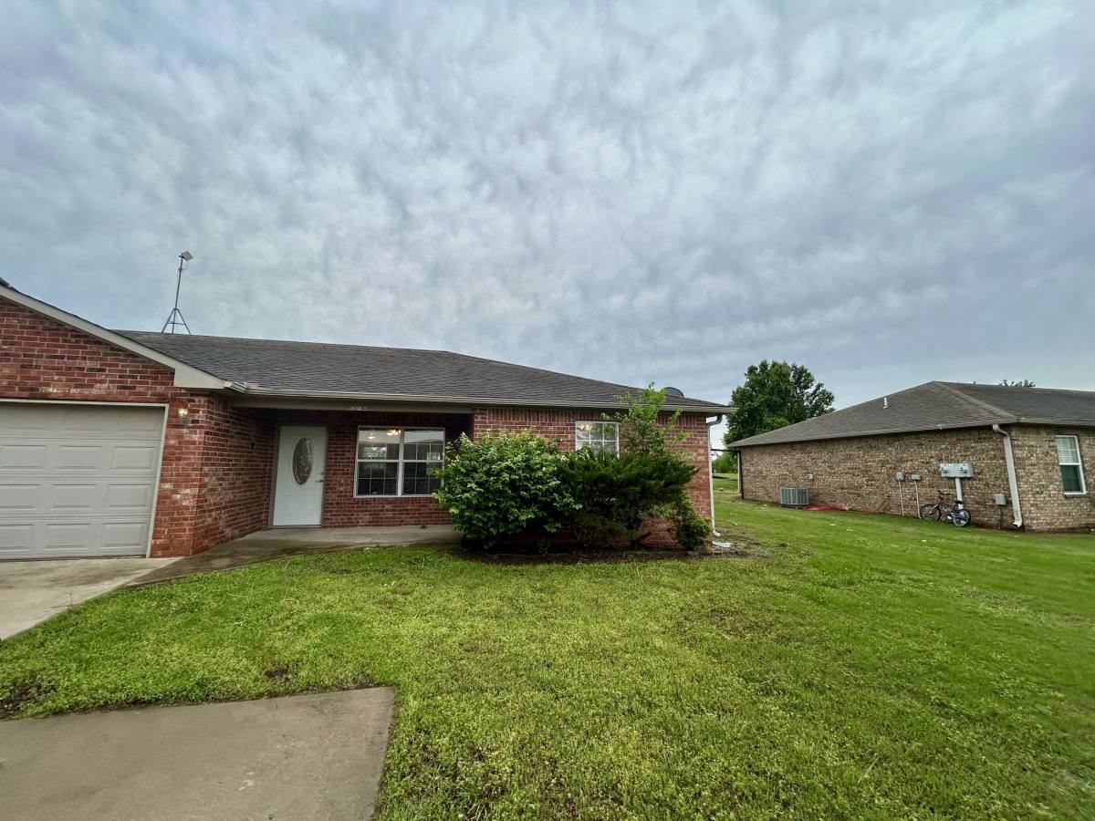 Apartment for rent at 63020 E 285 Court #A, Grove, OK 74344