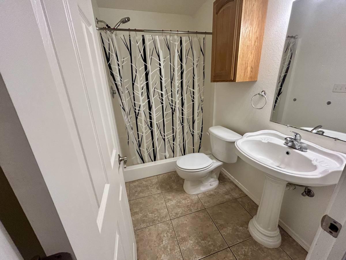 Apartment for rent at 63020 E 285 Court #A, Grove, OK 74344