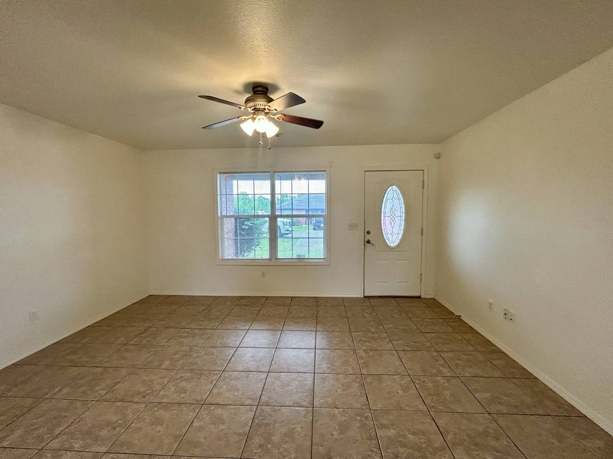 Apartment for rent at 63020 E 285 Court #A, Grove, OK 74344