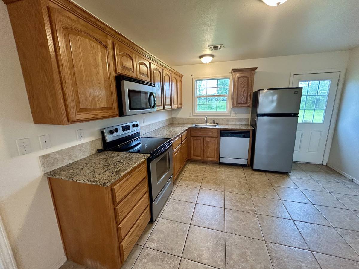 Apartment for rent at 63020 E 285 Court #A, Grove, OK 74344