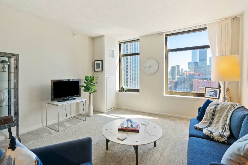 Apartment for rent at 376 N Desplaines St, Chicago, IL 60661